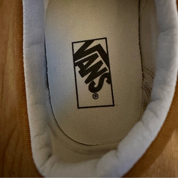 Vans Old Skool Shoes - Picture 8 of 8